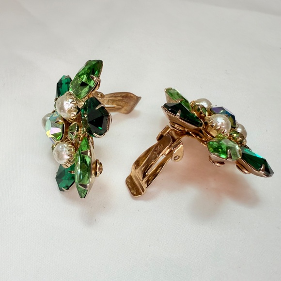 Signed Judy Lee Green Glass w/Uranium Faux Pearl and Green AB Clip Earrings - Picture 4 of 12